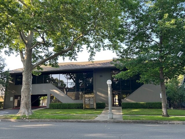More Photos Of 420 W Pine St, Lodi Office For Sale