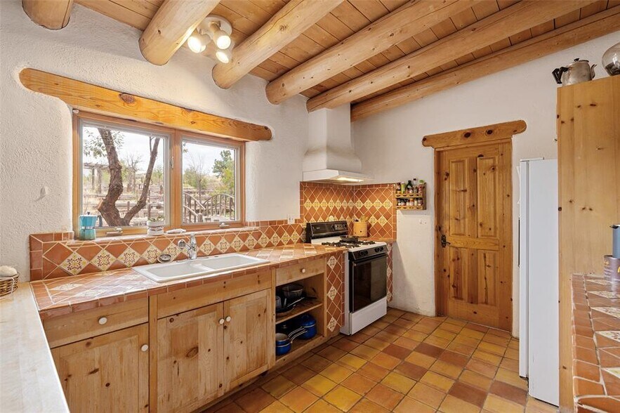 More Photos Of 18 Destierro Trail, Santa Fe Lodge Meeting Hall For Sale