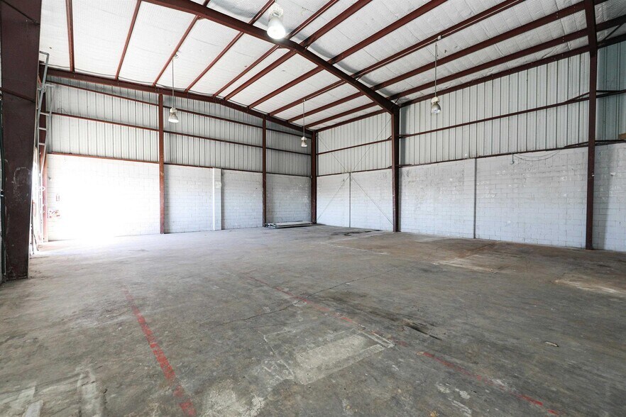 More Photos Of 5802 McPherson Rd, Laredo Industrial For Lease