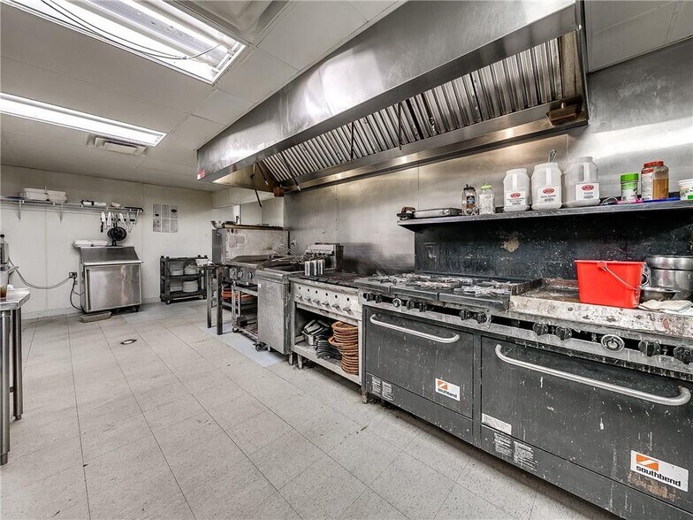 More Photos Of 1901 SW 27th St, El Reno Restaurant For Sale