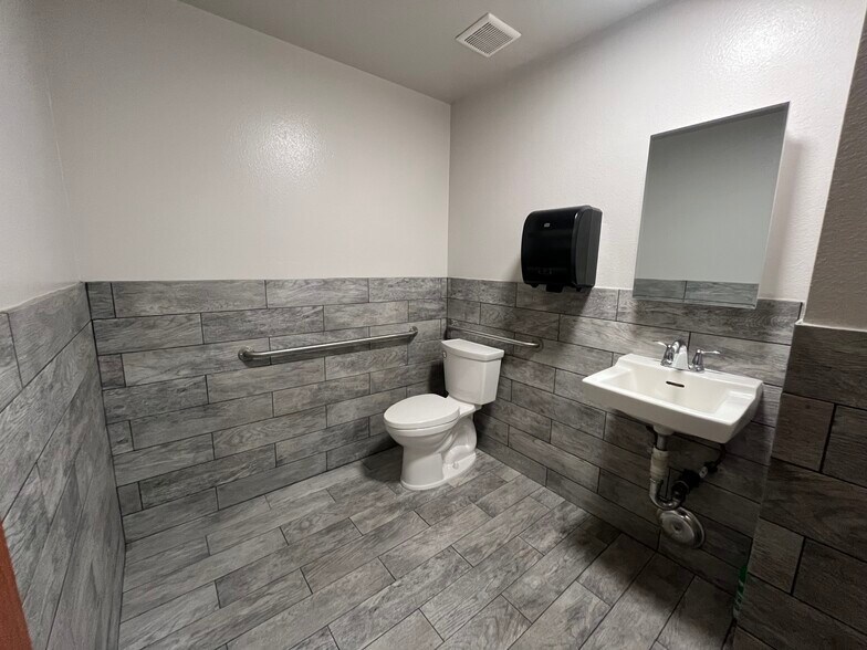 More Photos Of 832-834 W 9th St, Upland Industrial For Sale