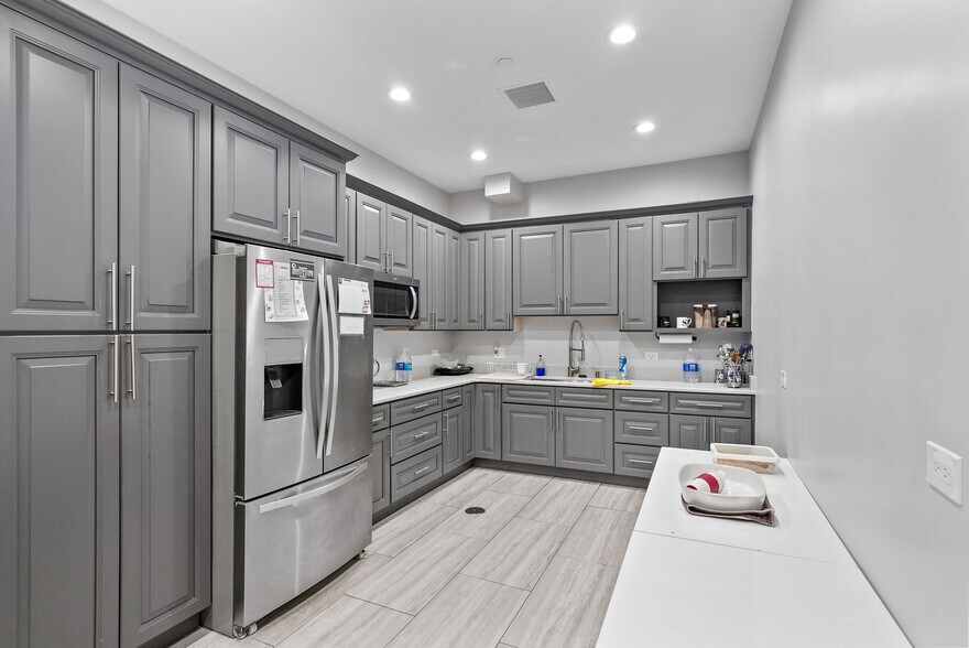 More Photos Of 500 Mitchell Rd, Glendale Heights Warehouse For Sale