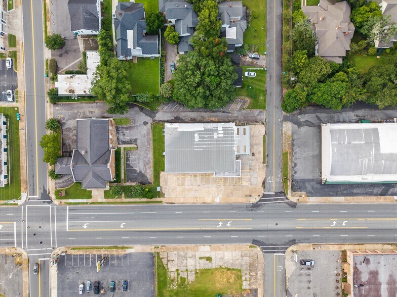 More Photos Of 304 W Jefferson St, Quincy Freestanding For Sale