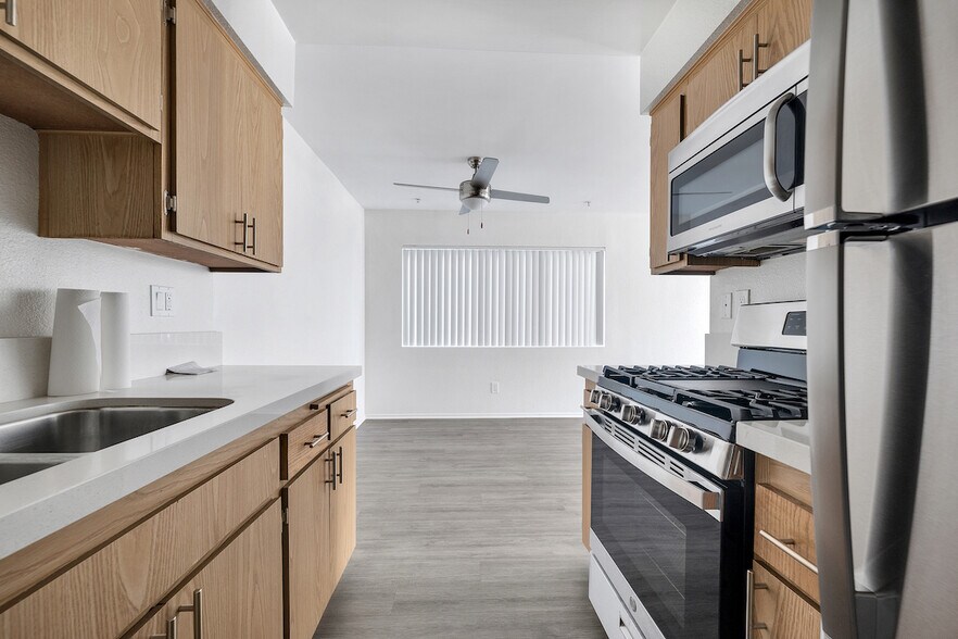 More Photos Of 14218 Victory Blvd, Van Nuys Apartments For Sale