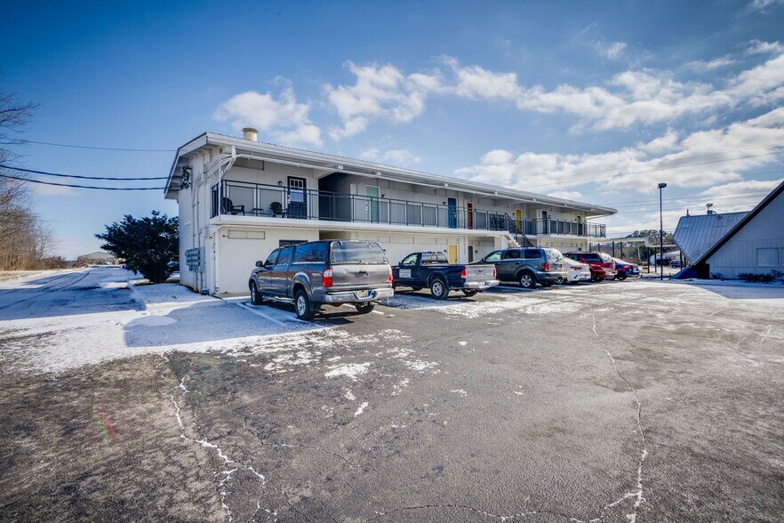 More Photos Of 15589 Lee Hwy, Bristol Apartments For Sale