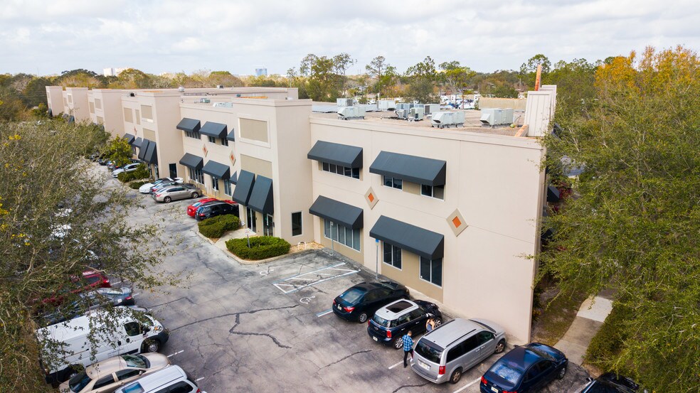 More Photos Of 7810 Kingspointe Pky, Orlando Warehouse For Lease