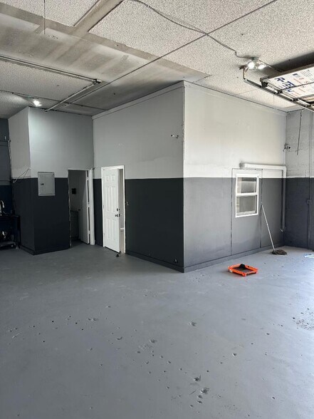 More Photos Of 111 NW 15th Pl, Pompano Beach Industrial For Lease