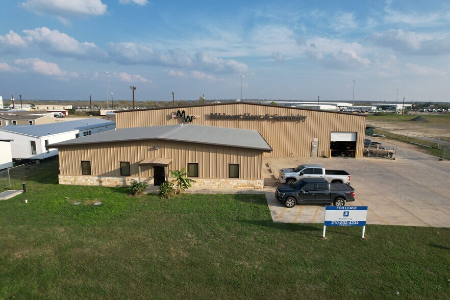 More Photos Of 19940 I-37, Elmendorf Warehouse For Lease