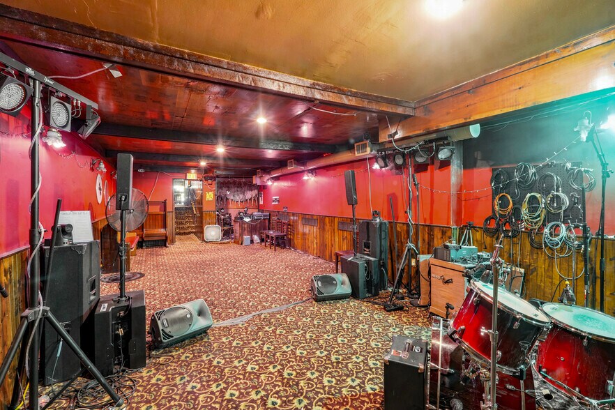 More Photos Of 1123 Walnut St, Philadelphia Bar For Sale