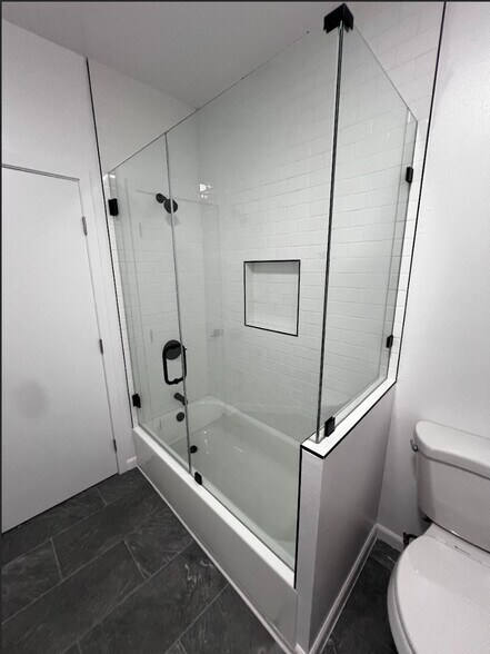 More Photos Of 2101 Bonsallo Ave, Los Angeles Apartments For Sale