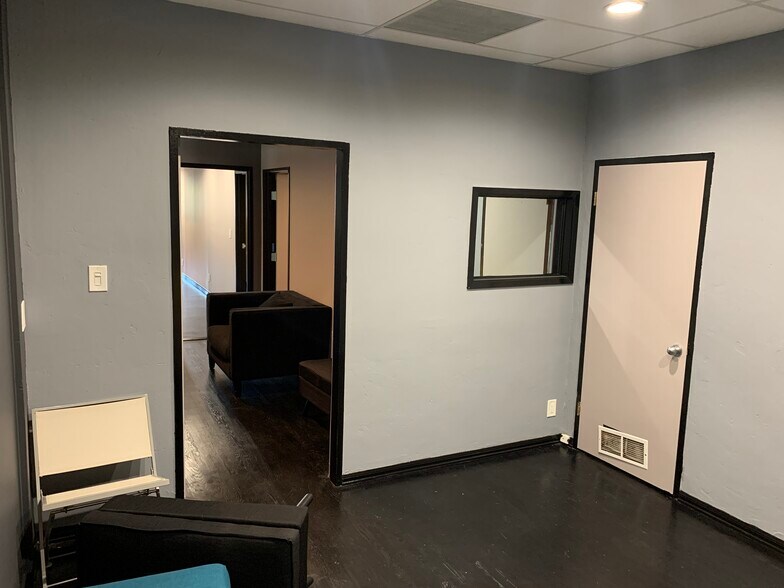 More Photos Of 12260-12268 Ventura Blvd, Studio City Storefront Retail Office For Lease