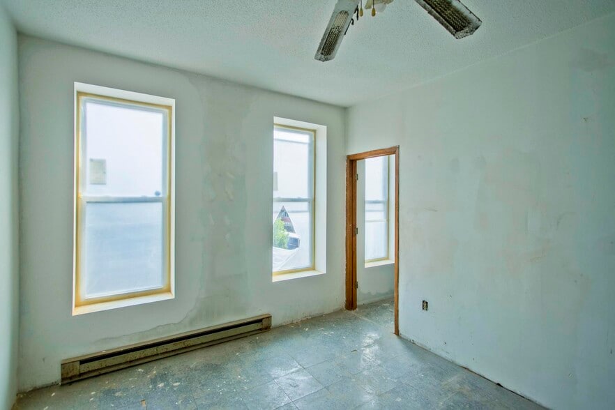 More Photos Of 445-447 High St, Holyoke Storefront Retail Residential For Sale