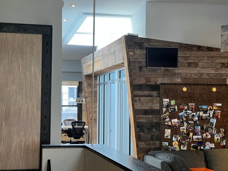 More Photos Of 21 W Illinois St, Chicago Office For Sale