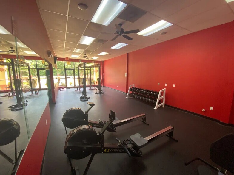 More Photos Of 18539 LA-22, Ponchatoula Storefront Retail Office For Sale
