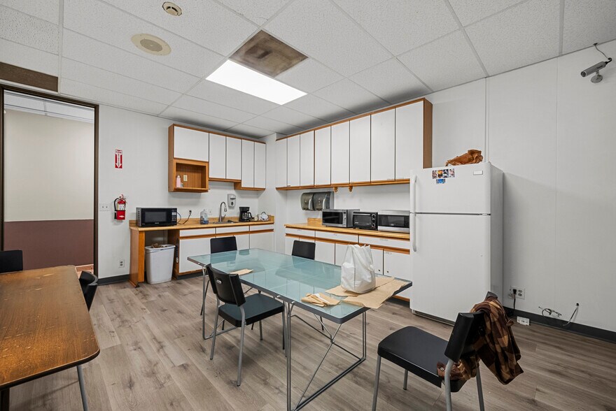 More Photos Of 1631 Gardena Ave, Glendale Industrial For Sale