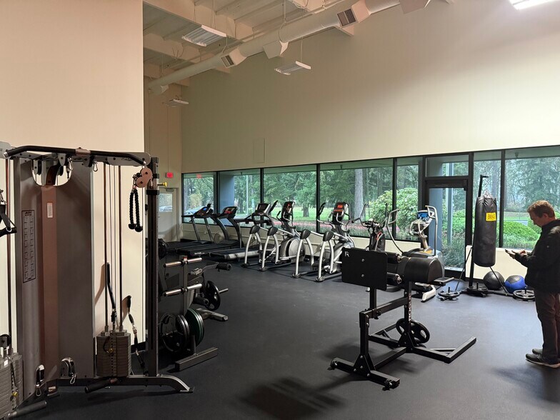 More Photos Of 9600 SW Boeckman Rd, Wilsonville Manufacturing For Lease