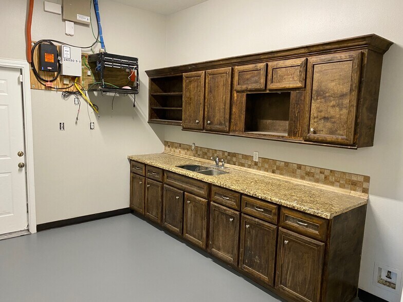 More Photos Of 24030 Tomball Pky, Tomball Distribution For Sale