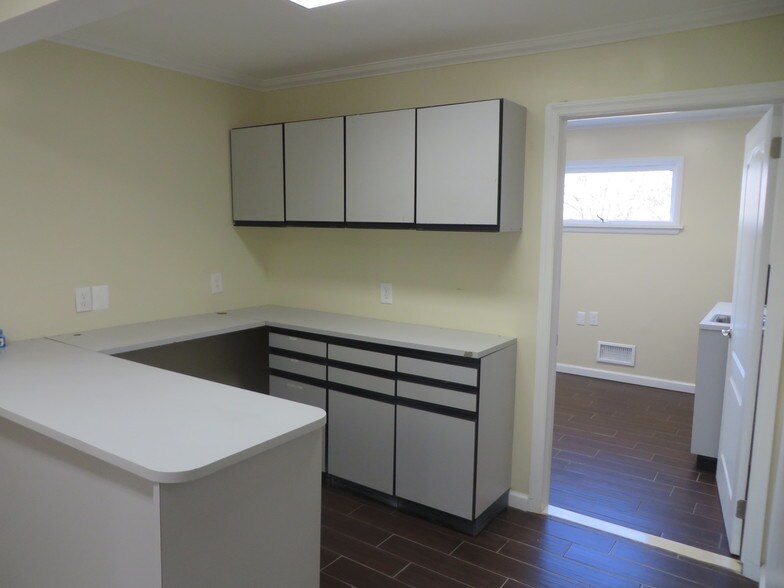 More Photos Of 286 E Main St, Somerville Medical For Lease