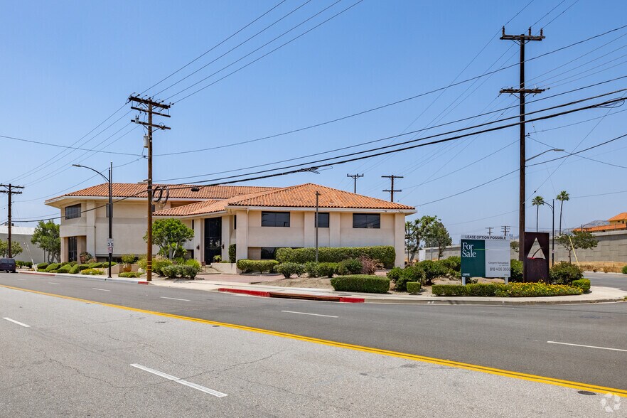 More Photos Of 2711-2717 Winona Ave, Burbank Research And Development For Sale