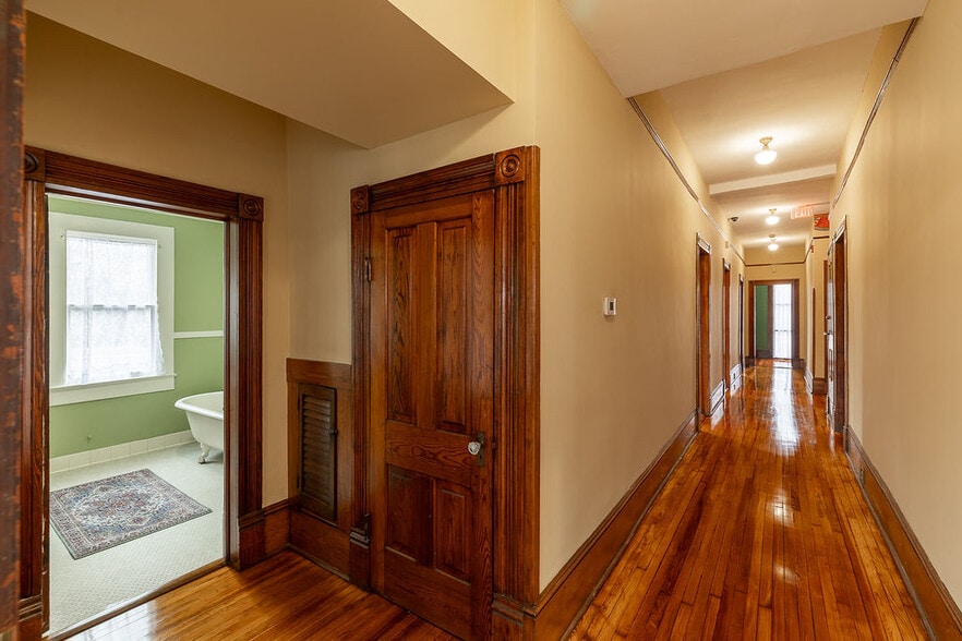 More Photos Of 892 Prince Ave, Athens Medical For Lease