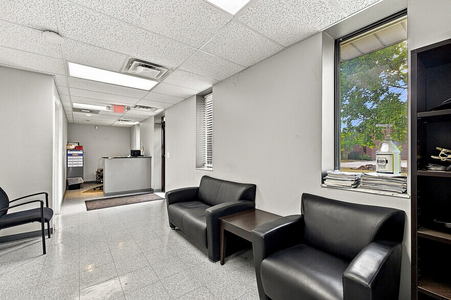 More Photos Of 33710 Riviera Dr, Fraser Warehouse For Sale