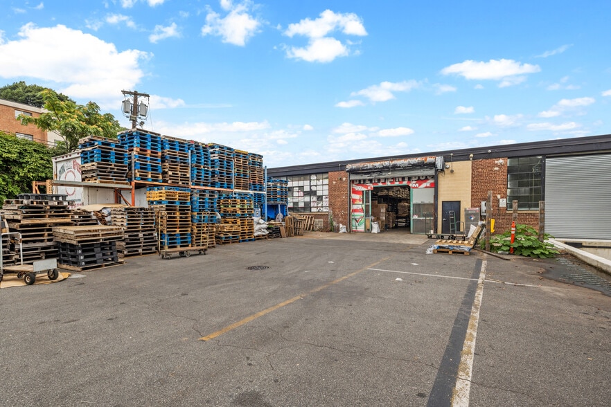 More Photos Of 349 Chestnut St, Passaic Warehouse For Lease