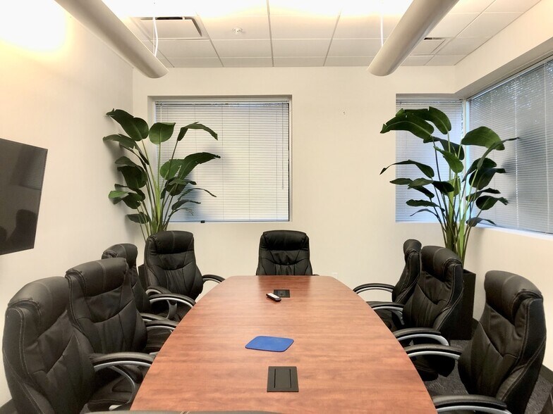 More Photos Of 101 Paramount Dr, Sarasota Office Residential For Lease