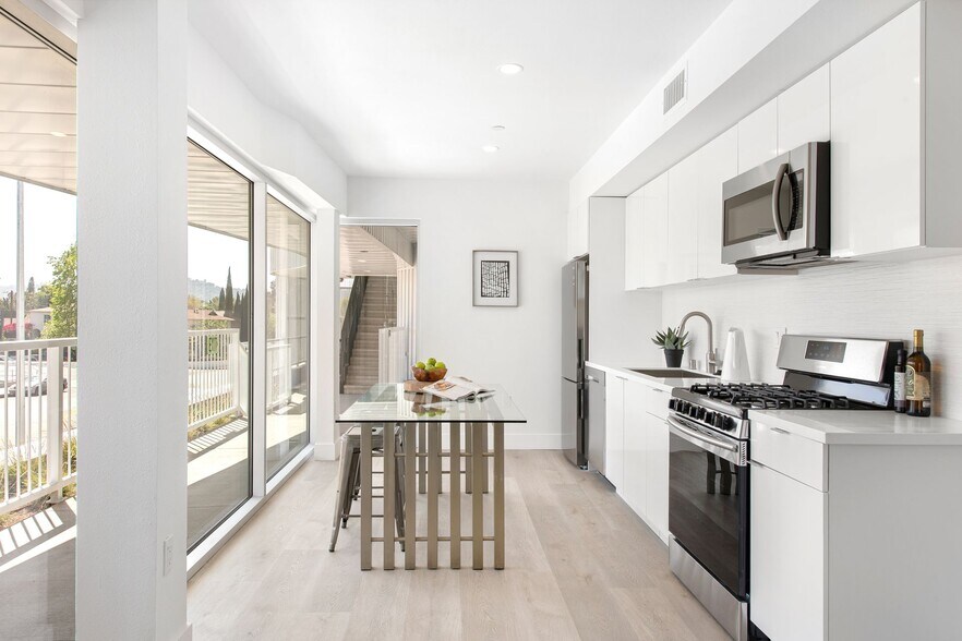 More Photos Of 11700 W Magnolia Blvd, Valley Village Apartments For Sale