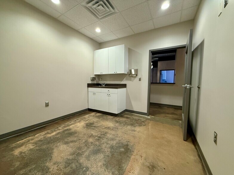 More Photos Of 2105 Juniper Lake Rd, West End Medical For Lease