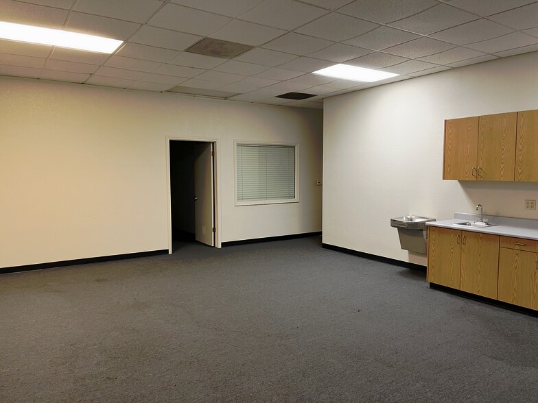 More Photos Of 1224 6th St, Modesto Warehouse For Lease