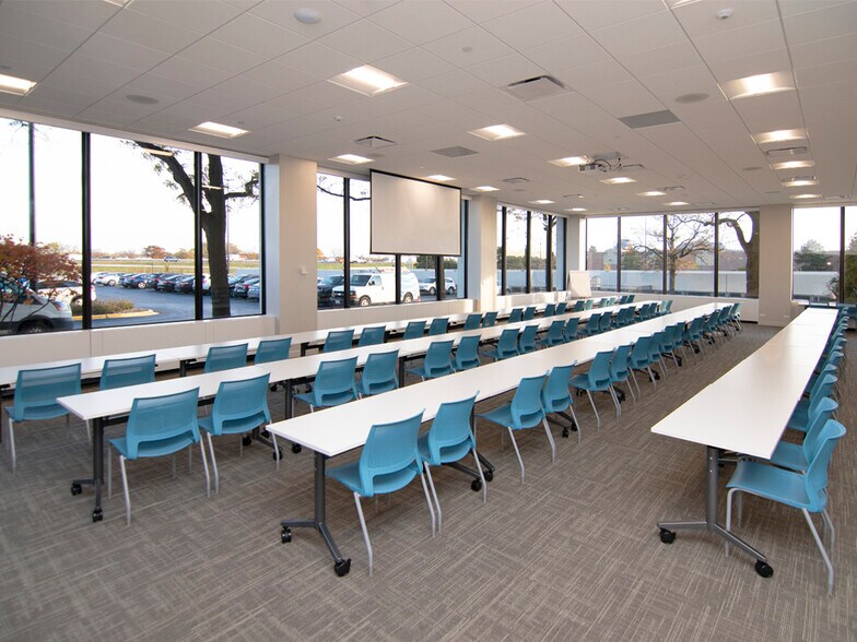 More Photos Of 1051 Perimeter Dr, Schaumburg Office For Lease