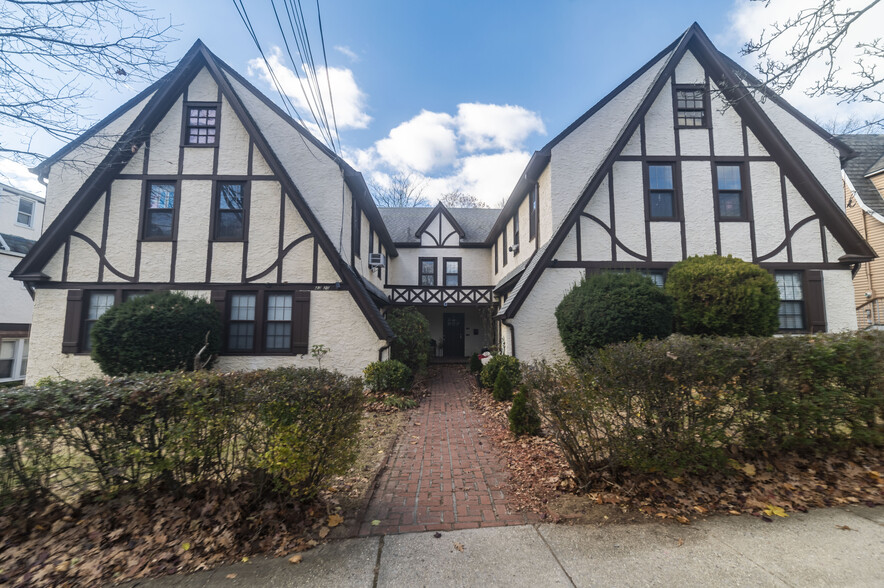 Primary Photo Of 4320 Hamilton Pl, Flushing Apartments For Sale