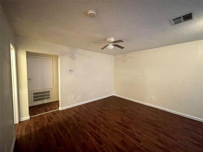 More Photos Of 2003 Phillips St, Prairie View Apartments For Sale