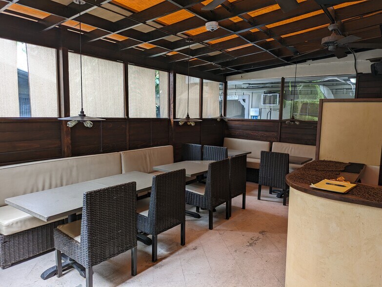 More Photos Of 521 N La Cienega Blvd, Los Angeles Restaurant For Lease