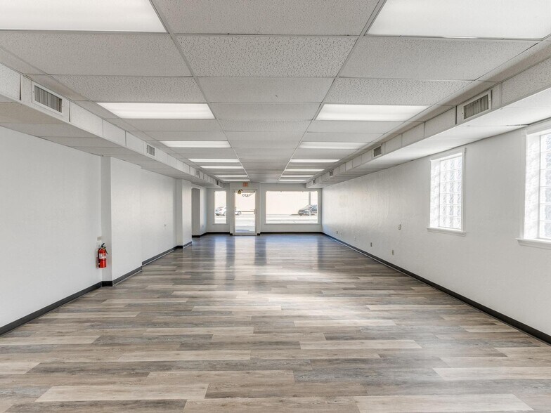 More Photos Of 120 Thompson Dr, Norman Storefront For Lease