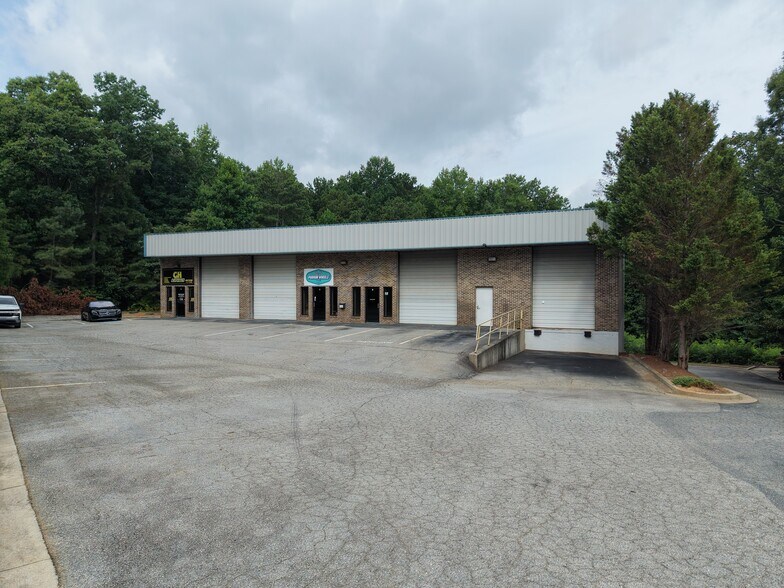 Primary Photo Of 1046 Parkway Ct, Buford Light Distribution For Lease