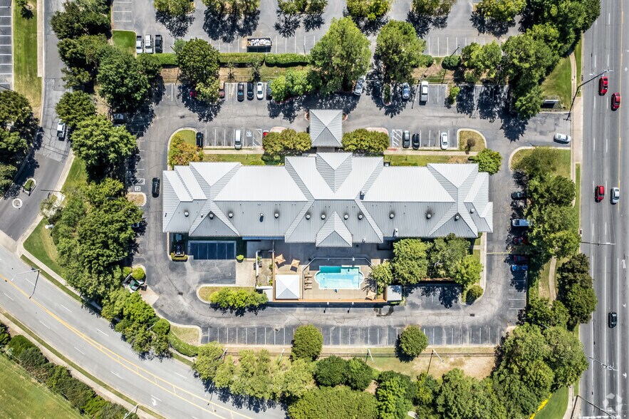 More Photos Of 3076 Kirby Pky, Memphis Hotel For Sale