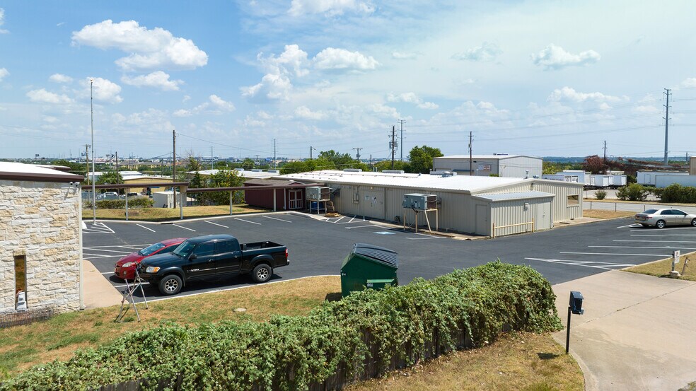 More Photos Of 1916 Hydro Dr, Austin Unknown For Lease