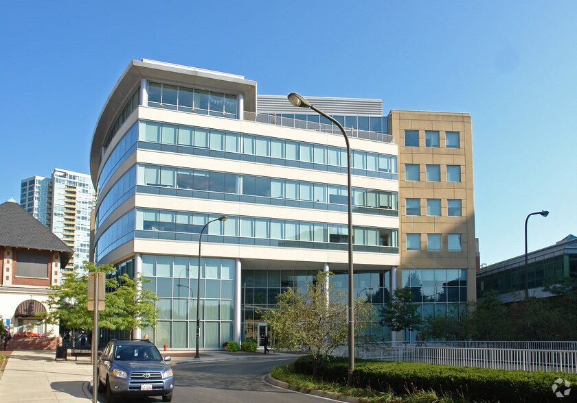 More Photos Of 909 Davis St, Evanston Office For Lease