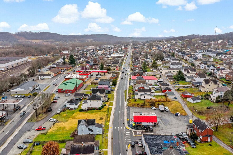 More Photos Of 321 N 4th St, Youngwood Freestanding For Sale