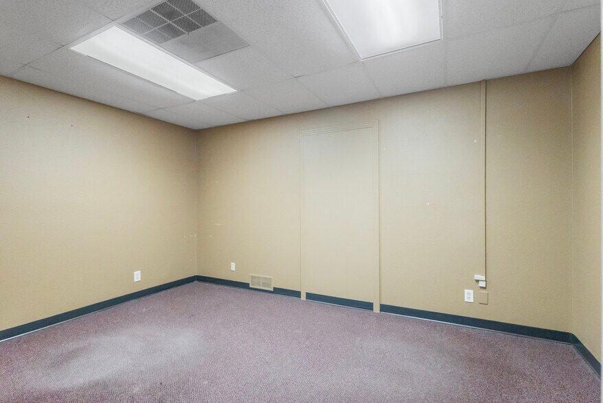 More Photos Of 421 S Beckham Ave, Tyler Medical For Lease