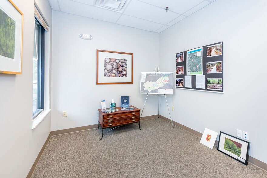 More Photos Of 12 Sammy McGhee Blvd, Jasper Medical For Sale