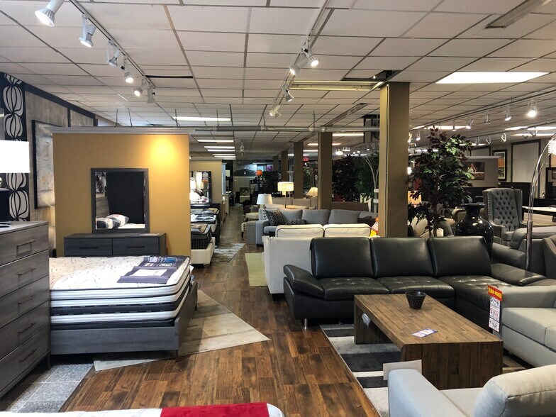 More Photos Of 752 Wharncliffe Rd S, London General Retail For Lease