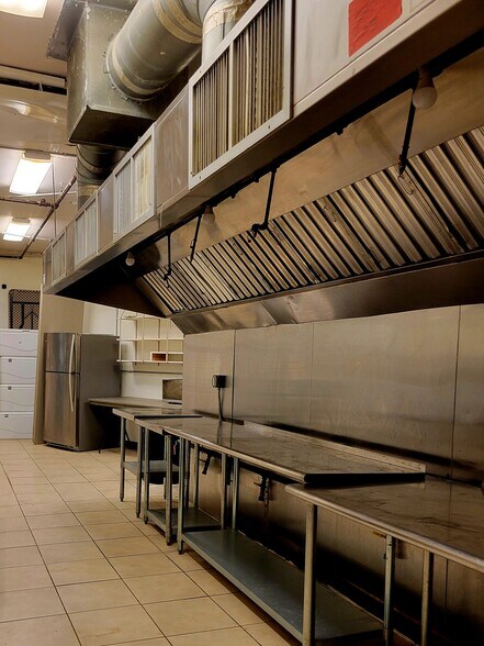 More Photos Of 114 N Lewis St, Monroe Freestanding For Lease