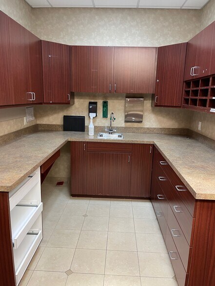 More Photos Of 1170-1254 Walton Blvd, Rochester Hills General Retail For Sale