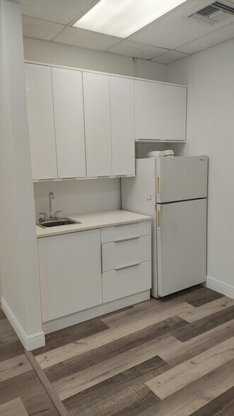 More Photos Of 3020 High Ridge Rd, Boynton Beach Showroom For Lease