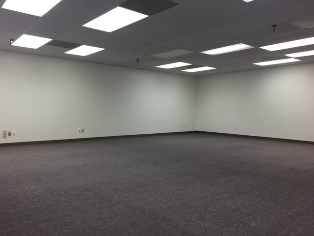 More Photos Of 503 Carlisle Dr, Herndon Flex For Lease
