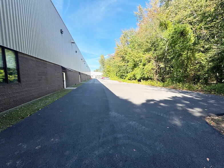More Photos Of 30B Post Rd, Colonie Warehouse For Lease