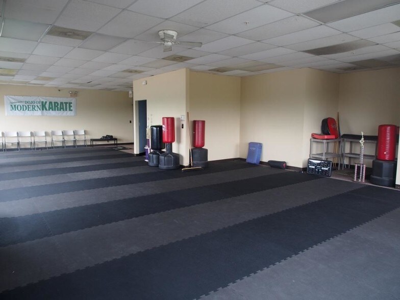 More Photos Of 869 W Main St, Branford General Retail For Lease