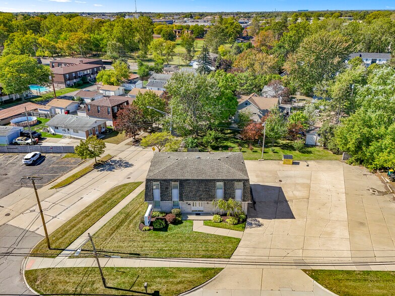 More Photos Of 30401 Utica Rd, Roseville Office For Sale